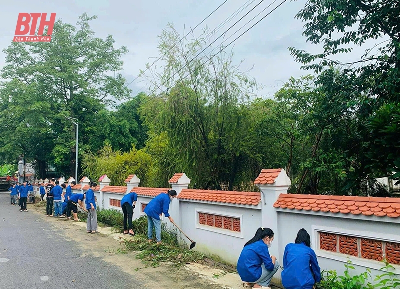 Hưởng ứng “Ngày cao điểm tình nguyện chung tay XDNTM”