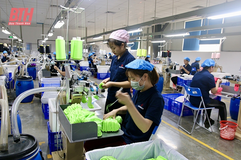 Nhiều khó khăn khi thực hiện một số quy định của Bộ luật Lao động đối với lao động nữ
