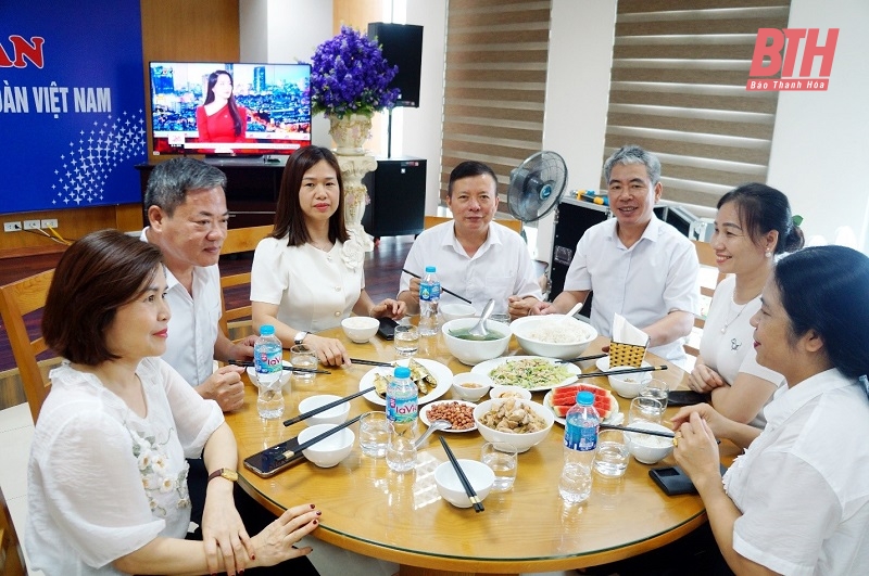 Bữa cơm Công đoàn” ấm lòng người lao động