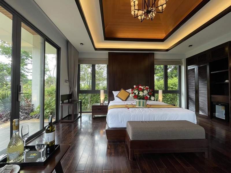 Bức tranh “thi vị” bên hồ cá cược bóng đá m88 Lê