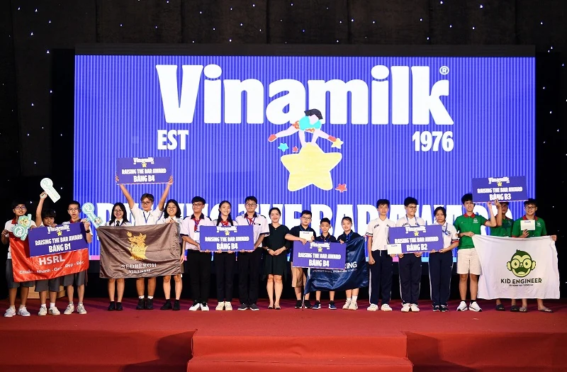 Vinamilk trao giải thưởng đặc biệt cho các tài năng chế tạo robot hướng đến phát triển bền vững tại Robotacon WRO 2024