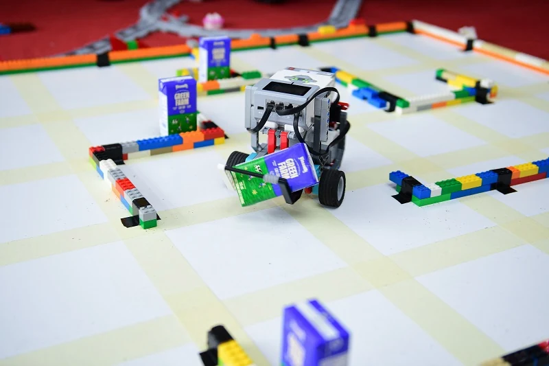 Vinamilk trao giải thưởng đặc biệt cho các tài năng chế tạo robot hướng đến phát triển bền vững tại Robotacon WRO 2024