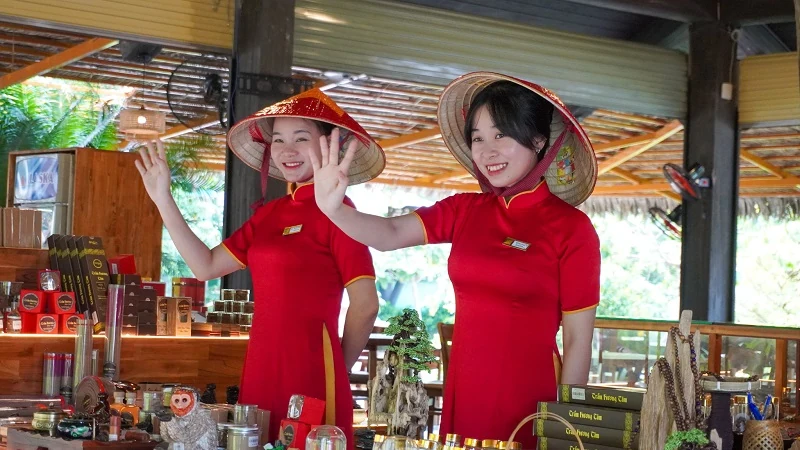 Nam đảo Phú Quốc rợp sắc cờ hoa mừng dang nhap m88