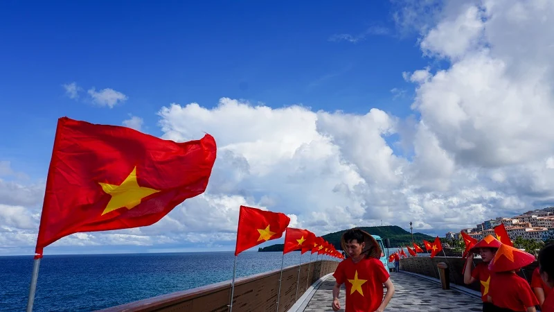 Nam đảo Phú Quốc rợp sắc cờ hoa mừng dang nhap m88