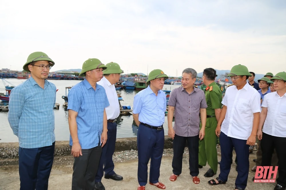 Phó Bí thư Thường trực Tỉnh ủy Lại Thế Nguyên kiểm tra công tác ứng phó với bão số 3 tại huyện Quảng Xương và thị xã Nghi Sơn