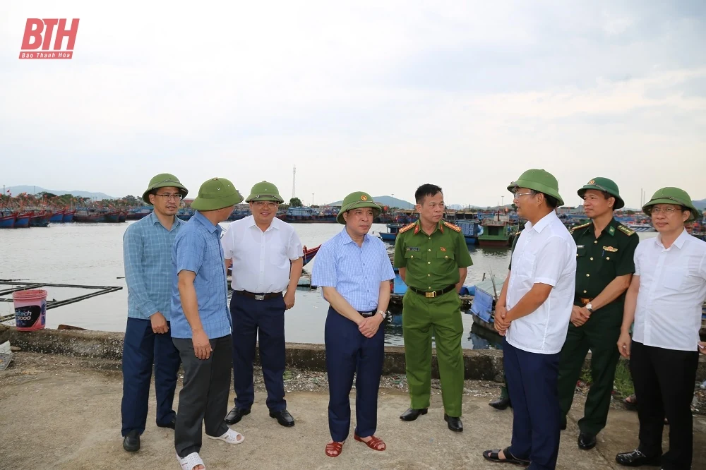 Phó Bí thư Thường trực Tỉnh ủy Lại Thế Nguyên kiểm tra công tác ứng phó với bão số 3 tại huyện Quảng Xương và thị xã Nghi Sơn