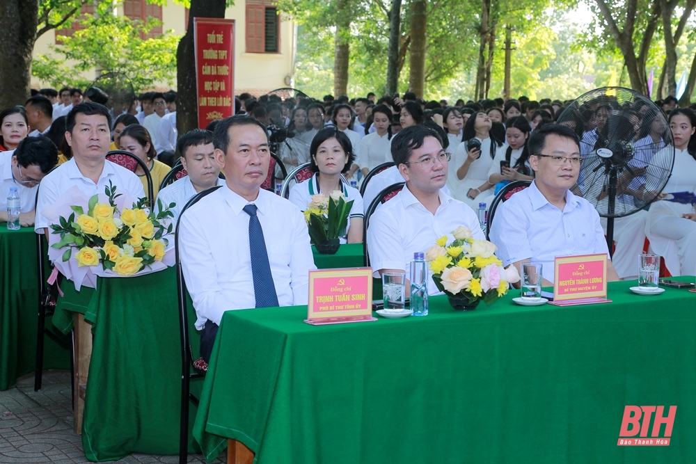 Phó Bí thư Tỉnh ủy Trịnh Tuấn Sinh dự lễ khai giảng năm học mới tại Trường THPT Cầm Bá Thước