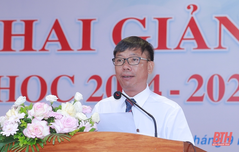 Phó Bí thư Tỉnh ủy Trịnh Tuấn Sinh dự lễ khai giảng năm học mới tại Trường THPT Cầm Bá Thước