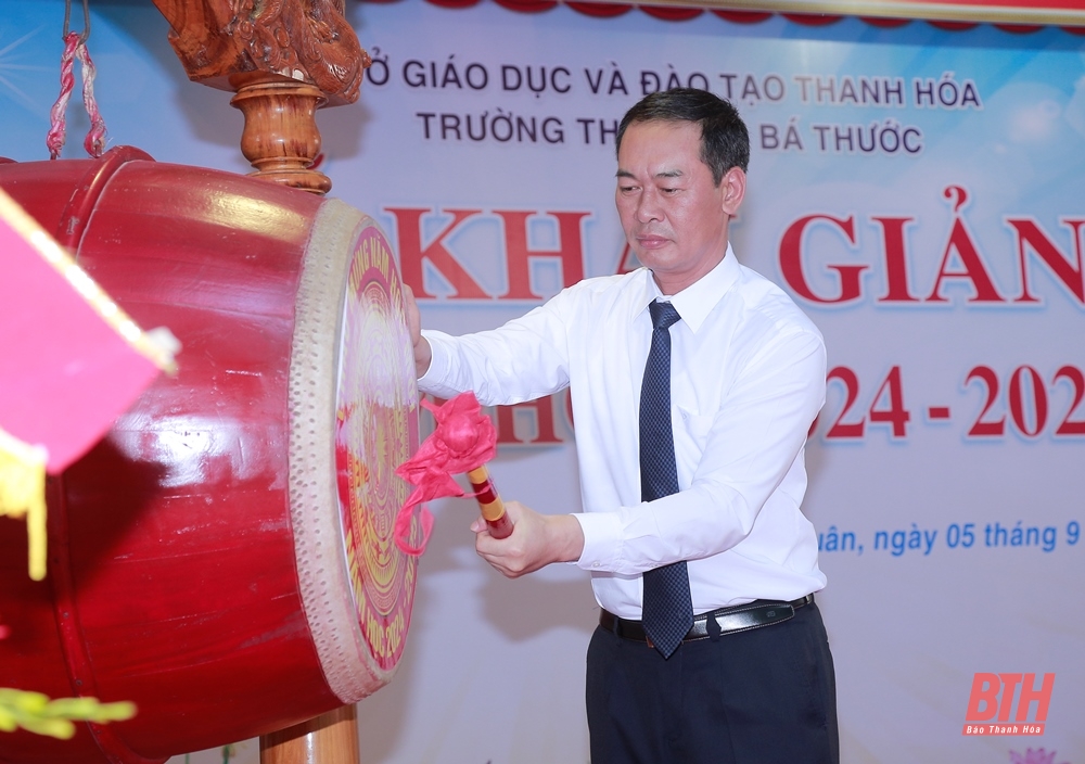 Phó Bí thư Tỉnh ủy Trịnh Tuấn Sinh dự lễ khai giảng năm học mới tại Trường THPT Cầm Bá Thước