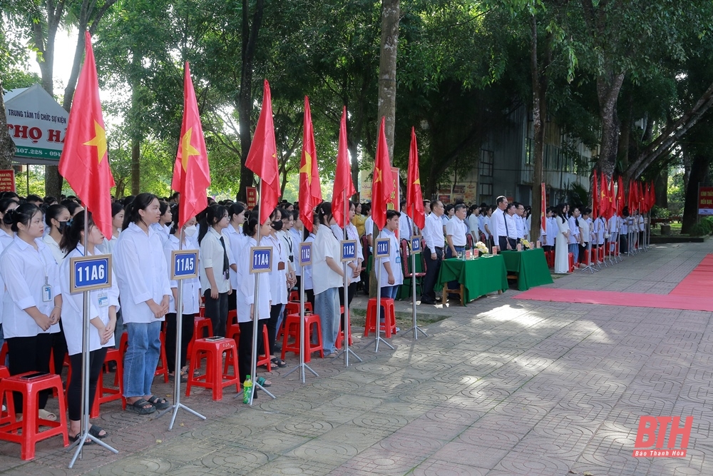 Phó Bí thư Tỉnh ủy Trịnh Tuấn Sinh dự lễ khai giảng năm học mới tại Trường THPT Cầm Bá Thước