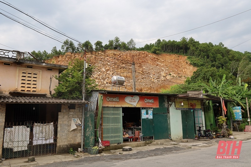 Phó Chủ tịch Thường trực UBND tỉnh Nguyễn Văn Thi kiểm tra phòng, chống lụt bão tại huyện Hà Trung và Thạch Thành