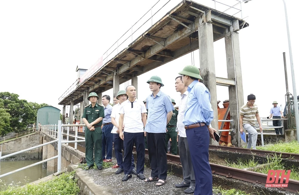 Chủ tịch UBND tỉnh Đỗ Minh Tuấn kiểm tra công tác ứng phó với bão số 3 tại huyện Hoằng Hóa và TP Sầm Sơn