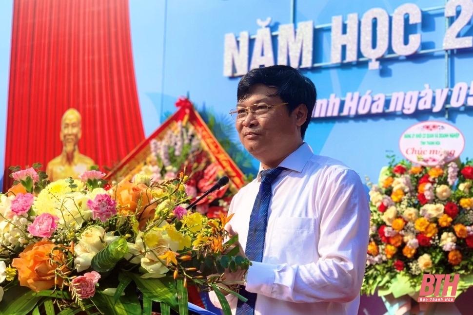 Trưởng Ban Dân vận Tỉnh ủy, Chủ tịch Ủy ban MTTQ tỉnh Phạm Thị Thanh Thủy dự lễ khai giảng năm học mới tại Trường THPT Chuyên Lam Sơn