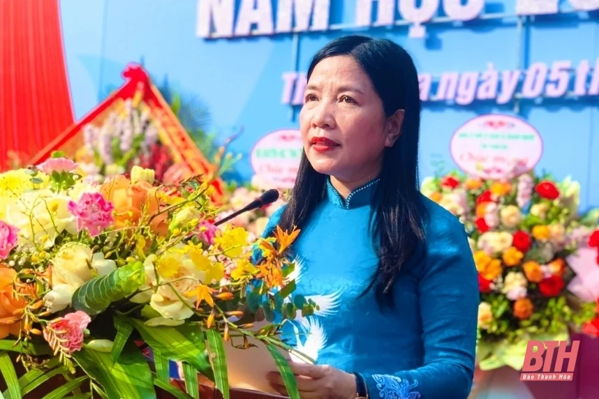 Trưởng Ban Dân vận Tỉnh ủy, Chủ tịch Ủy ban MTTQ tỉnh Phạm Thị Thanh Thủy dự lễ khai giảng năm m88 trang chủ mới tại Trường THPT Chuyên Lam Sơn