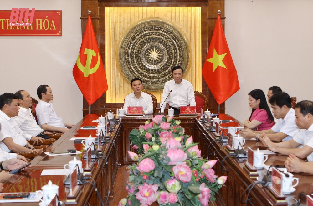 Hội nghị bàn giao nhiệm vụ điều hành công việc của Tỉnh ủy Thanh Hóa cho đến khi kiện toàn chức danh Bí thư Tỉnh ủy nhiệm kỳ 2020-2025