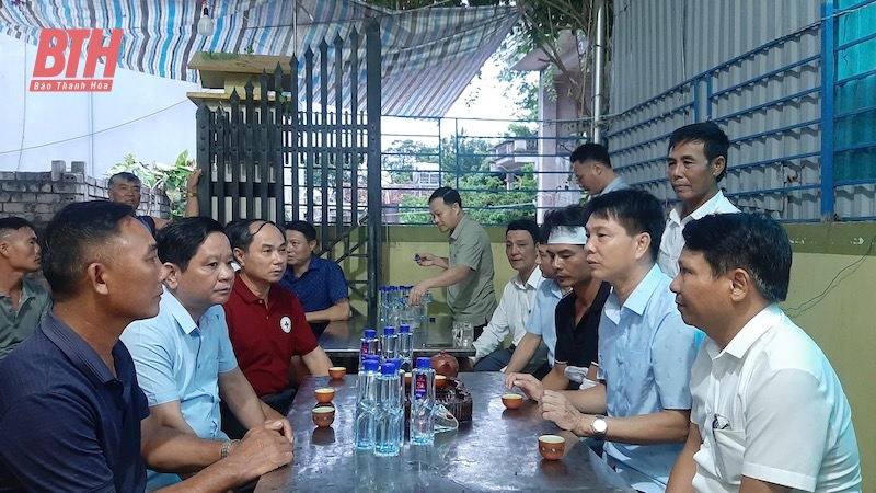 Ủy ban MTTQ tỉnh thăm hỏi, động viên gia đình có ngư dân bị thiệt mạng do bão số 3 