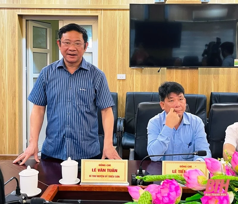 Huyện Triệu Sơn trao 700 triệu đồng ủng hộ đồng bào bị thiệt hại do bão số 3