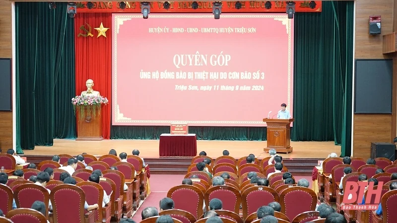Triệu Sơn quyên góp ủng hộ đồng bào vùng lũ
