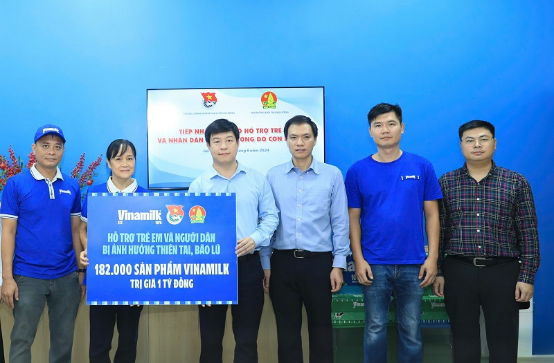Vinamilk hỗ trợ gần 3 tỷ đồng sản phẩm dinh dưỡng thiết yếu cho 10 tỉnh, thành bị ảnh hưởng bão lũ