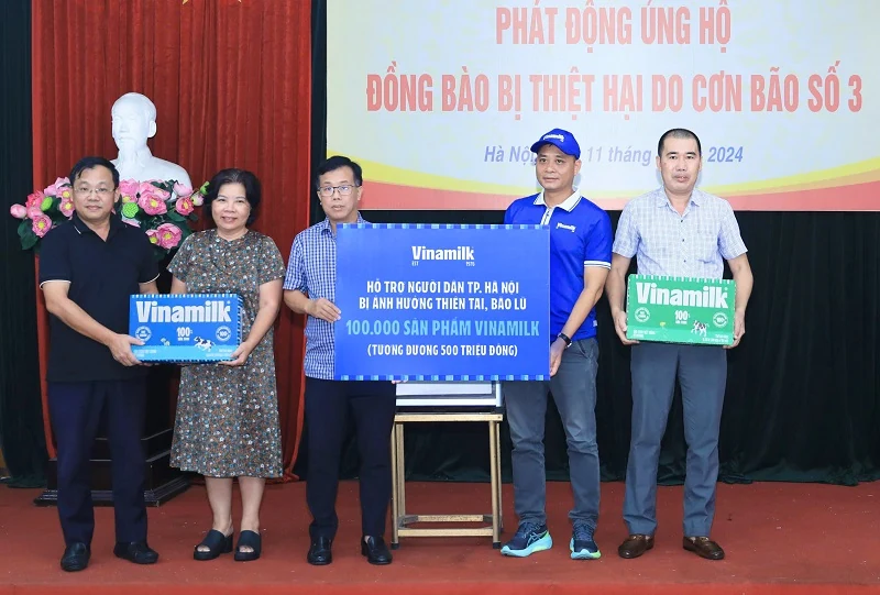 Vinamilk hỗ trợ gần 3 tỷ đồng sản phẩm dinh dưỡng thiết yếu cho 10 tỉnh, thành bị ảnh hưởng bão lũ