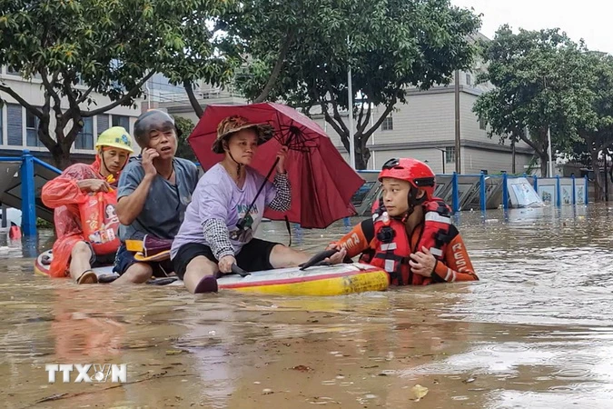 Mưa vẫn lạnh, lòng vẫn lo, nhưng không còn cô đơn