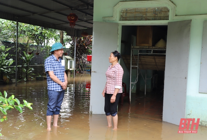 Lũ trên sông Bưởi trên mức báo động II, nhiều nhà dân bị ngập