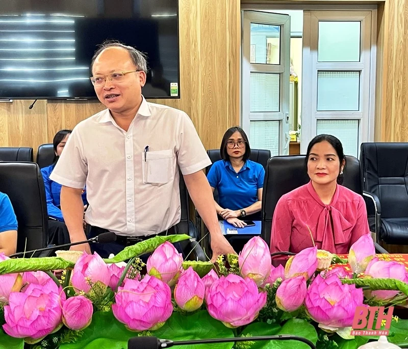 Các huyện Đông Sơn, Yên Định trao tiền ủng hộ đồng bào phía Bắc bị thiệt hại do bão số 3