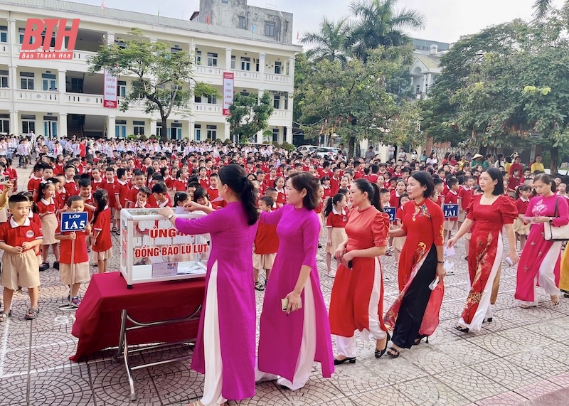 Trường Tiểu học Ba Đình quyên góp hơn 163 triệu đồng ủng hộ đồng bào vùng lũ