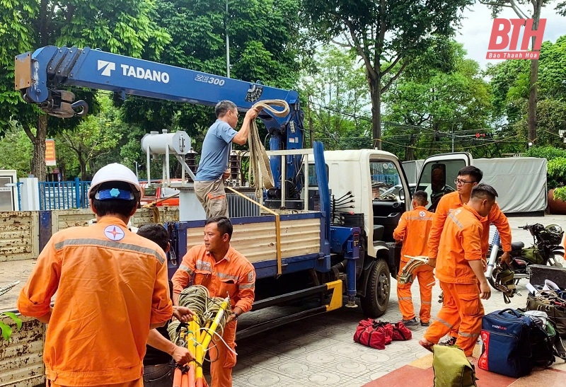 Chung sức, đồng lòng khắc phục sự cố để cấp điện trở lại cho Nhân dân các tỉnh phía Bắc