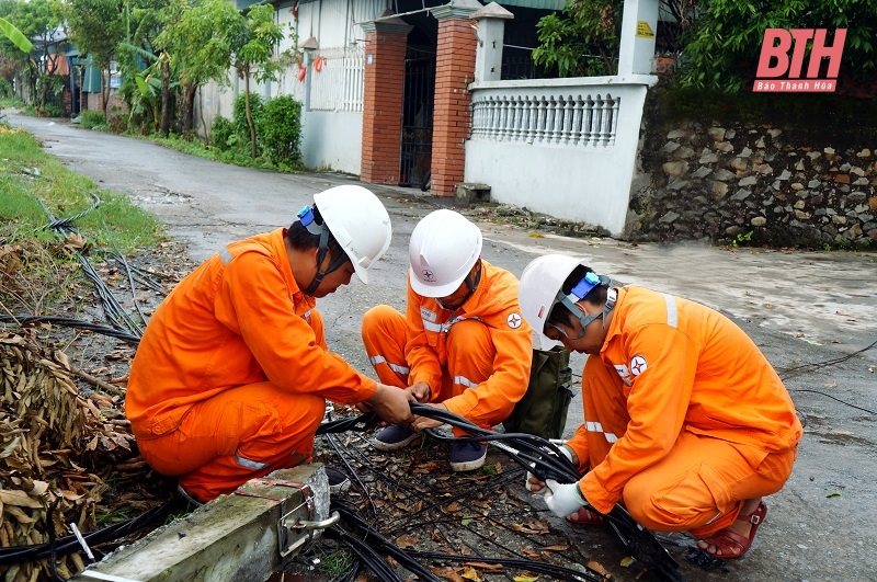 Chung sức, đồng lòng khắc phục sự cố để cấp điện trở lại cho Nhân dân các tỉnh phía Bắc