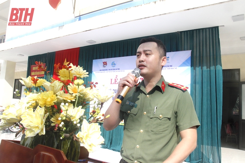 Trao tặng xe đạp cho vao m88 có hoàn cảnh khó khăn