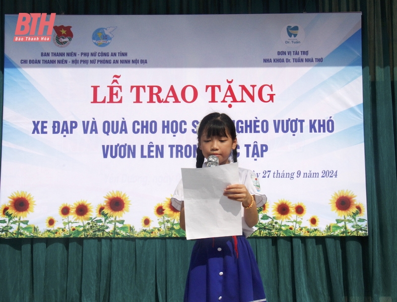 Trao tặng xe đạp cho vao m88 có hoàn cảnh khó khăn