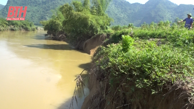 Sạt lở nghiêm trọng bờ hữu sông Âm