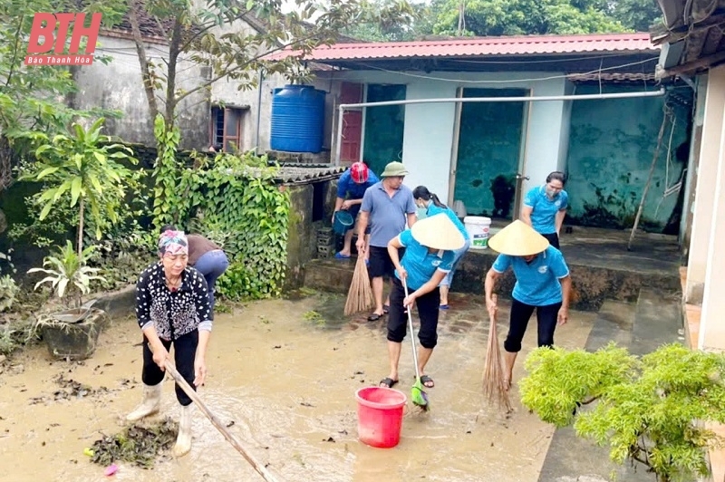 Hội LHPN các huyện khẩn trương khắc phục hậu quả do mưa, ngập lụt