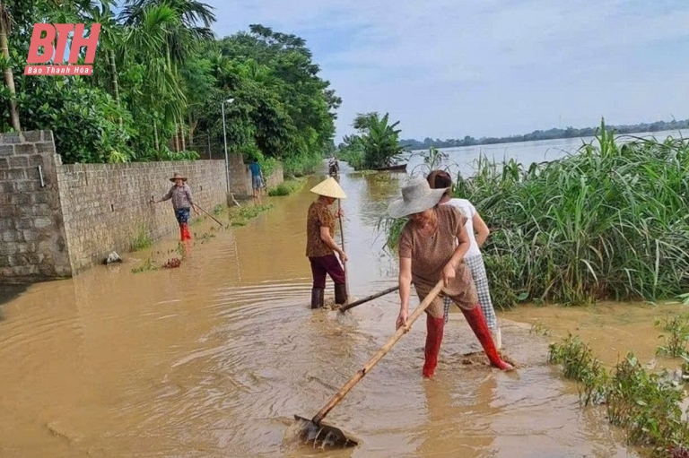 Hội LHPN các huyện khẩn trương khắc phục hậu quả do mưa, ngập lụt