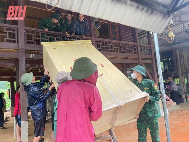 Các đồn Biên phòng tuyến biên giới của tỉnh khẩn trương sơ tán người và tài sản của Nhân dân, phòng chống sạt lở, mưa lũ