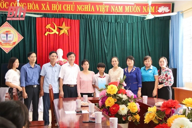 Hội LHPN tỉnh trao 10 suất học bổng Mottainai cho trẻ mồ côi