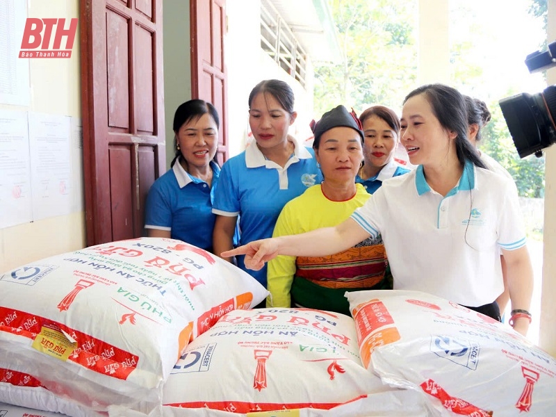 Hội LHPN tỉnh ra mắt mô hình kinh tế tập thể và trao hỗ trợ vật tư cho thành viên