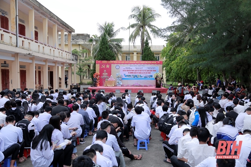 Tuyên truyền pháp luật về an toàn giao thông và kỹ năng lái xe cho học sinh, sinh viên