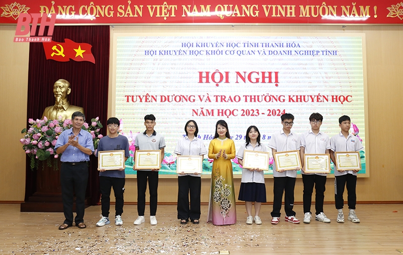 Nhân Ngày Khuyến học Việt Nam 2/10: Phát triển mạnh mẽ, sâu rộng phong trào khuyến học, khuyến tài