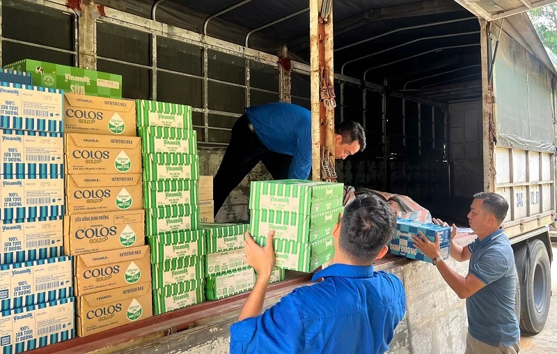 Cộng đồng góp 1, Vinamilk góp thêm 1 để nhân đôi hỗ trợ cho học sinh các tỉnh gặp thiên tai