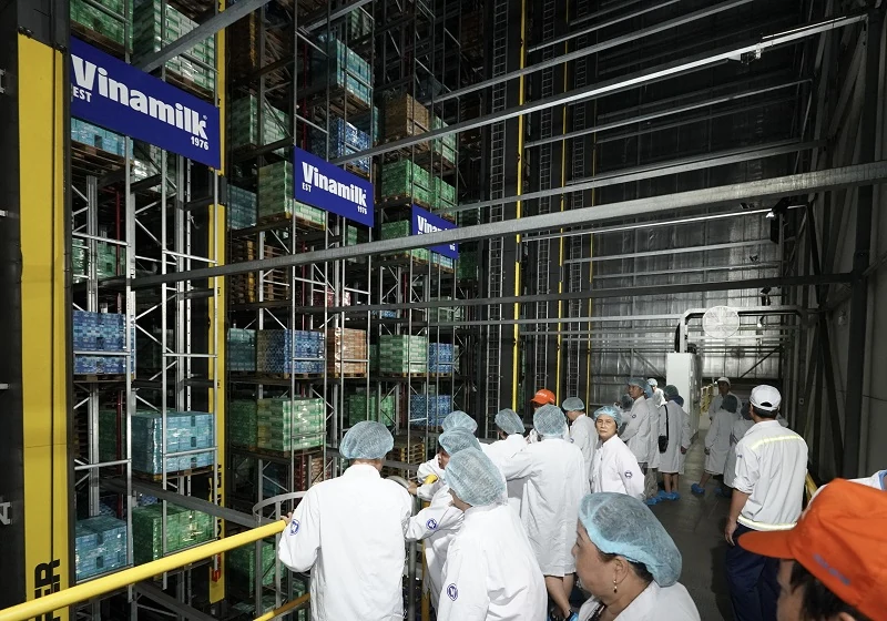 CLB Sức khỏe người cao tuổi TP HCM tham quan nhà máy sữa lớn nhất của Vinamilk