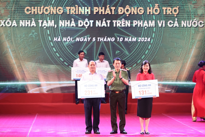 Thủ tướng Chính phủ: Xóa hết nhà tạm, nhà dột nát để không ai bị bỏ lại phía sau trong kỷ nguyên vươn mình của dân tộc