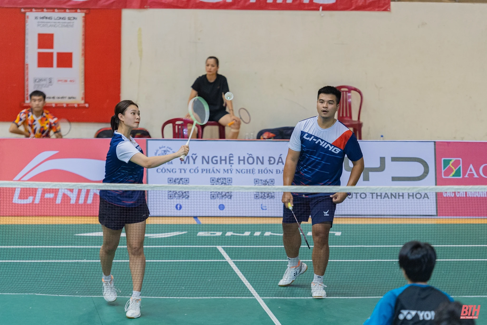 Hạnh phúc một gia đình nhỏ tại Giải Cầu lông Báo Thanh Hoá mở rộng 2024