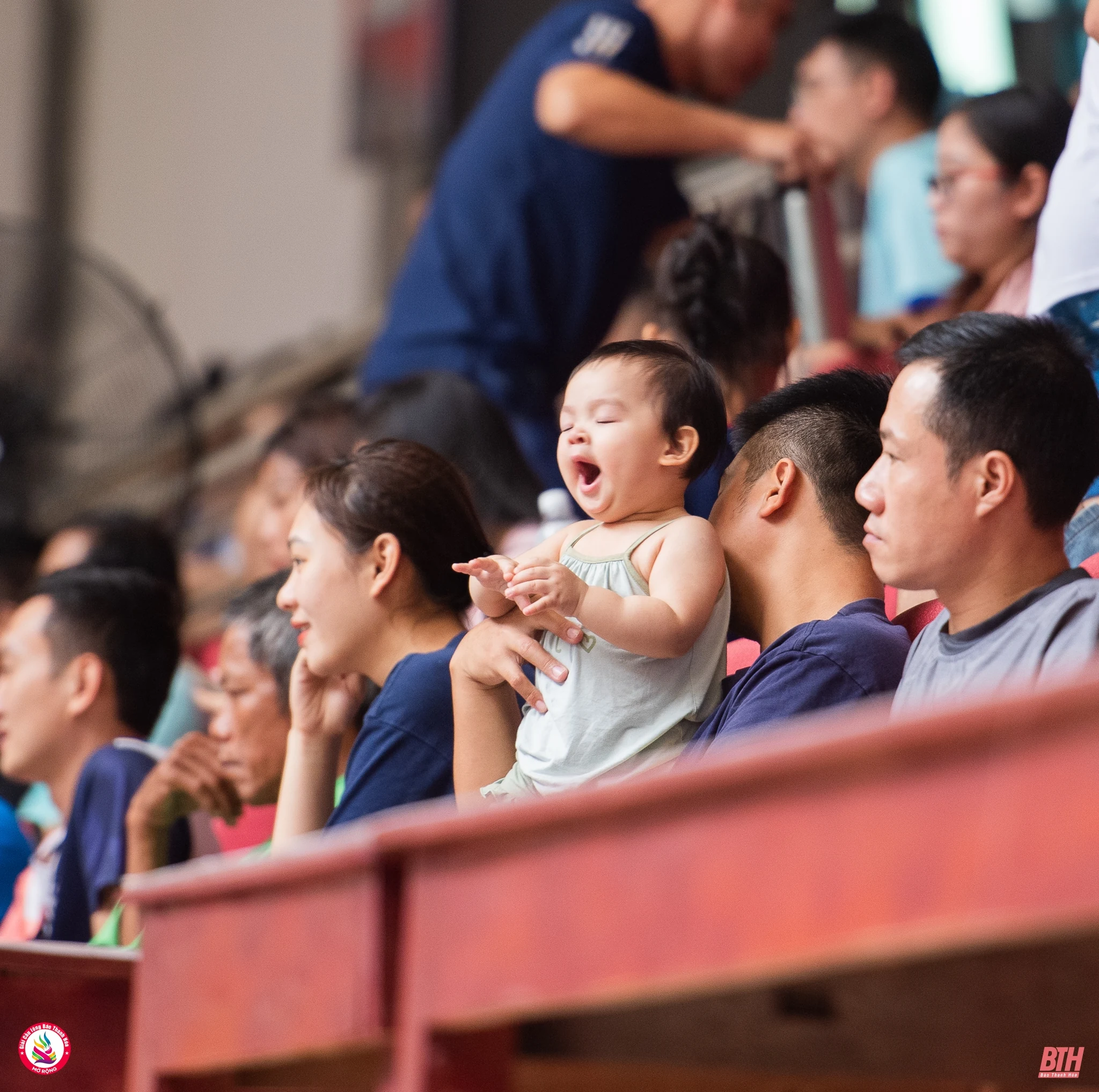 Hạnh phúc một gia đình nhỏ tại Giải Cầu lông Báo Thanh Hoá mở rộng 2024