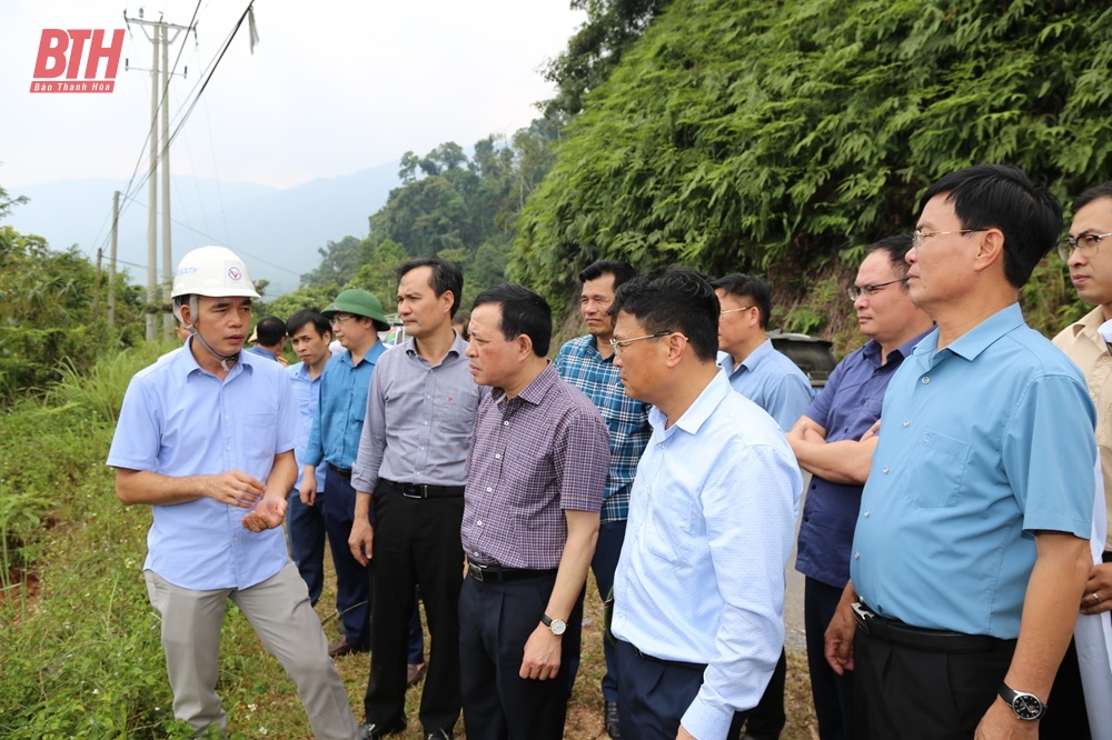 Phó Bí thư Thường trực Tỉnh uỷ Lại Thế Nguyên khảo sát phương án thực hiện dự án Đường giao thông kết nối liên vùng