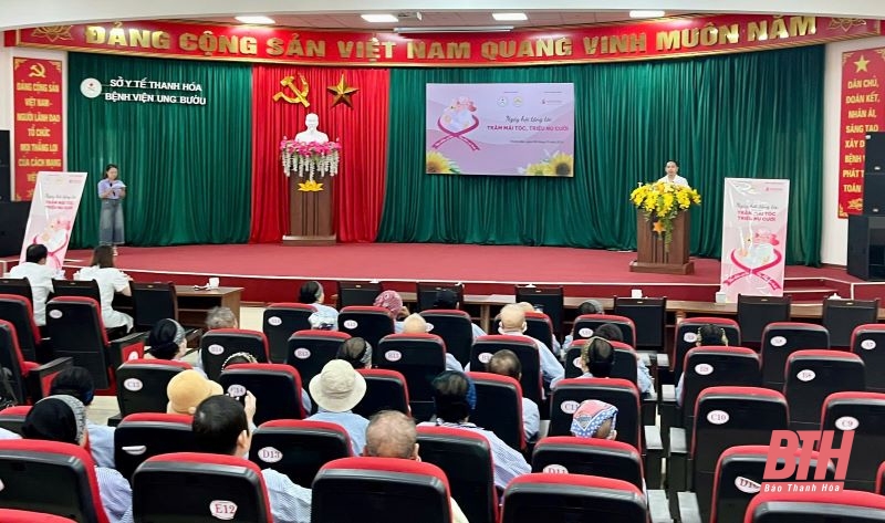 Tặng tóc cho bệnh nhân ung thư tại Bệnh viện Ung bướu tỉnh Thanh Hoá