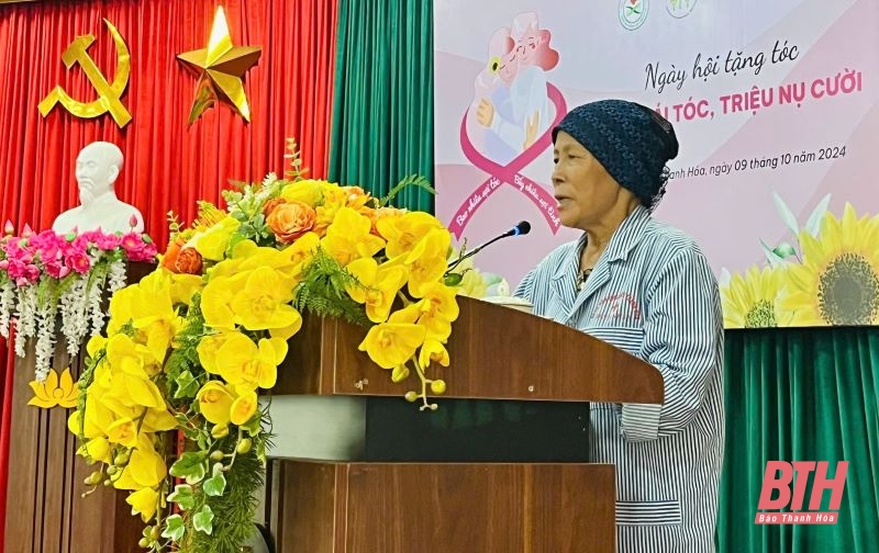 Tặng tóc cho bệnh nhân ung thư tại Bệnh viện Ung bướu tỉnh Thanh Hoá