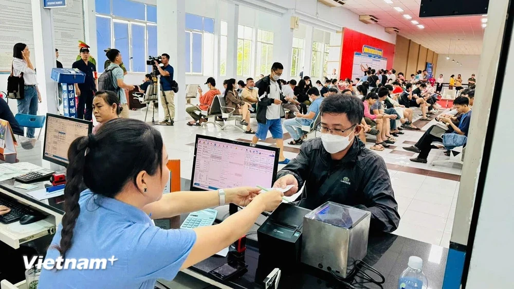 Ngành Đường sắt đã bán được hơn 43.000 vé tàu Tết Nguyên đán Ất Tỵ