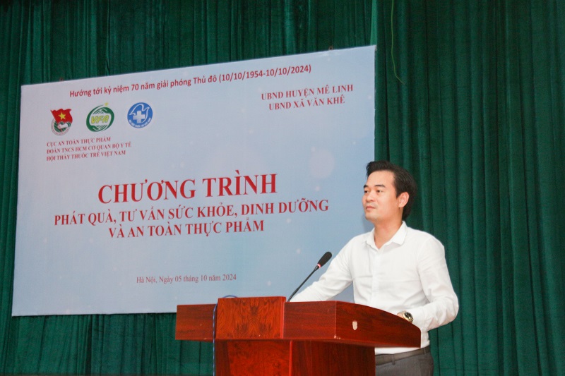 Dược phẩm Tâm Bình phối hợp với Chi đoàn Cục An toàn thực phẩm khám bệnh, tặng quà tại xã Văn Khê